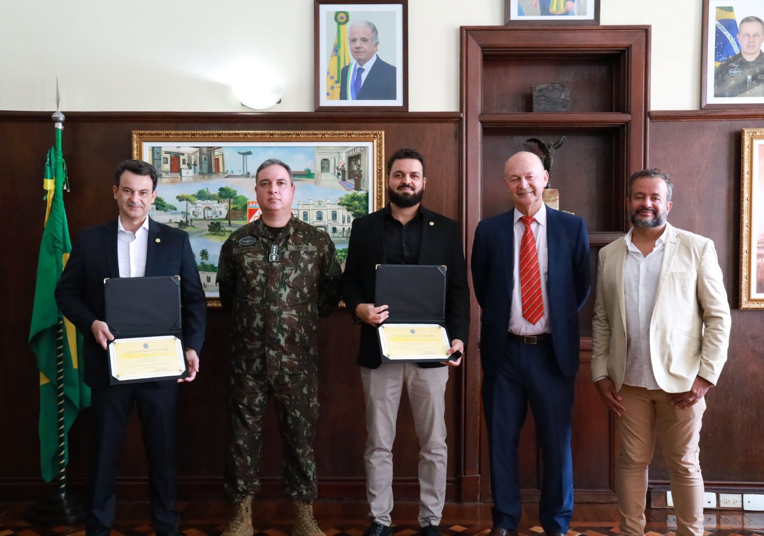 Em solenidade realizada no Rio de Janeiro na última quinta-feira, 05/09, a APPA foi condecorada pelo Exército Brasileiro, um reconhecimento que celebra a dedicação da associação no restauro e requalificação do patrimônio cultural nacional.